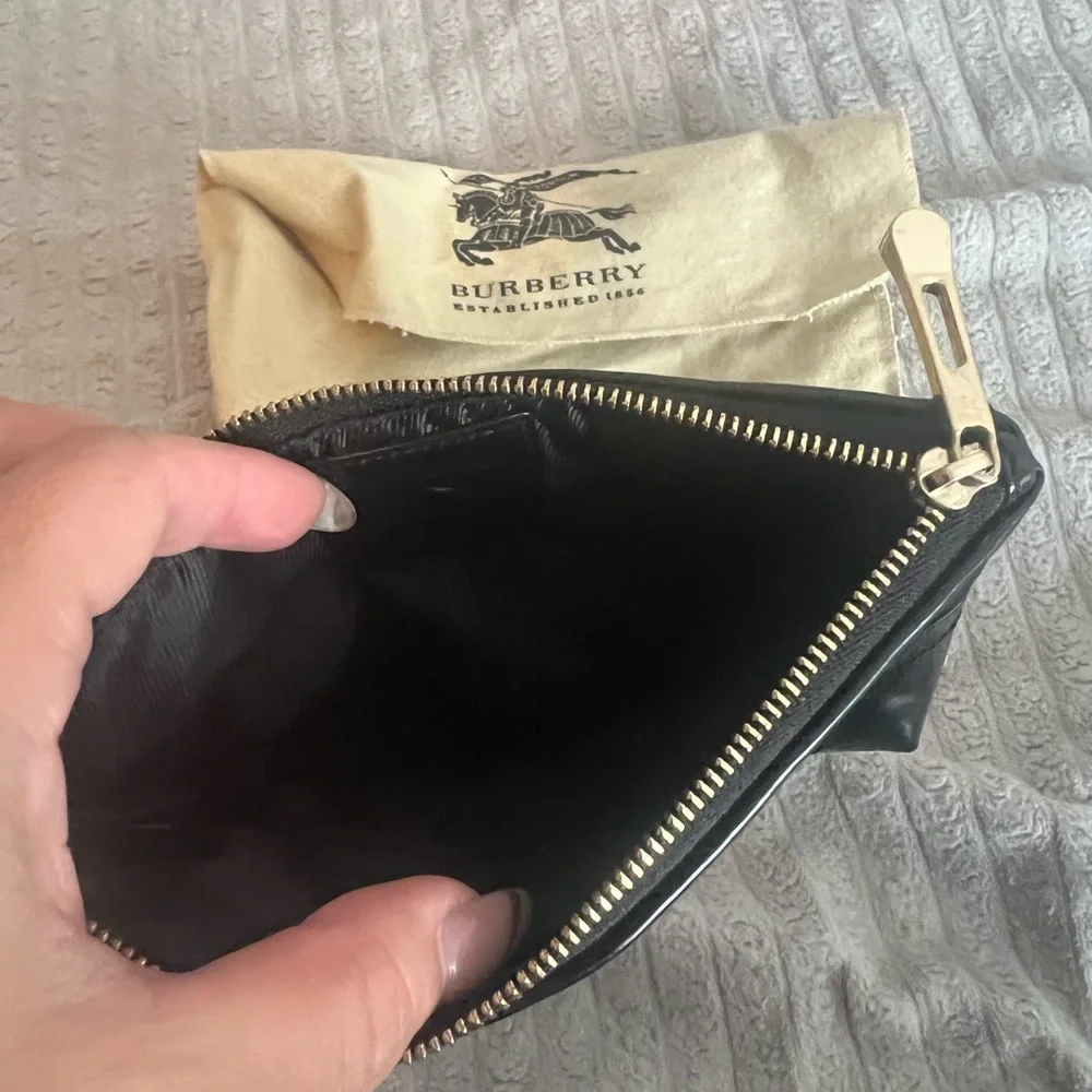 Burberry pouch makeup bag - Picture 3 of 3